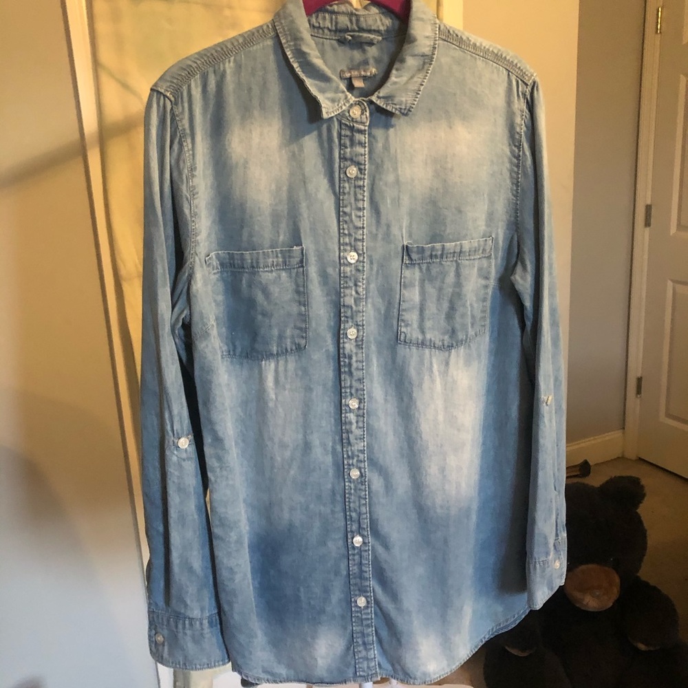 🎁CHARLOTTE RUSSE Chambray button up🎁
